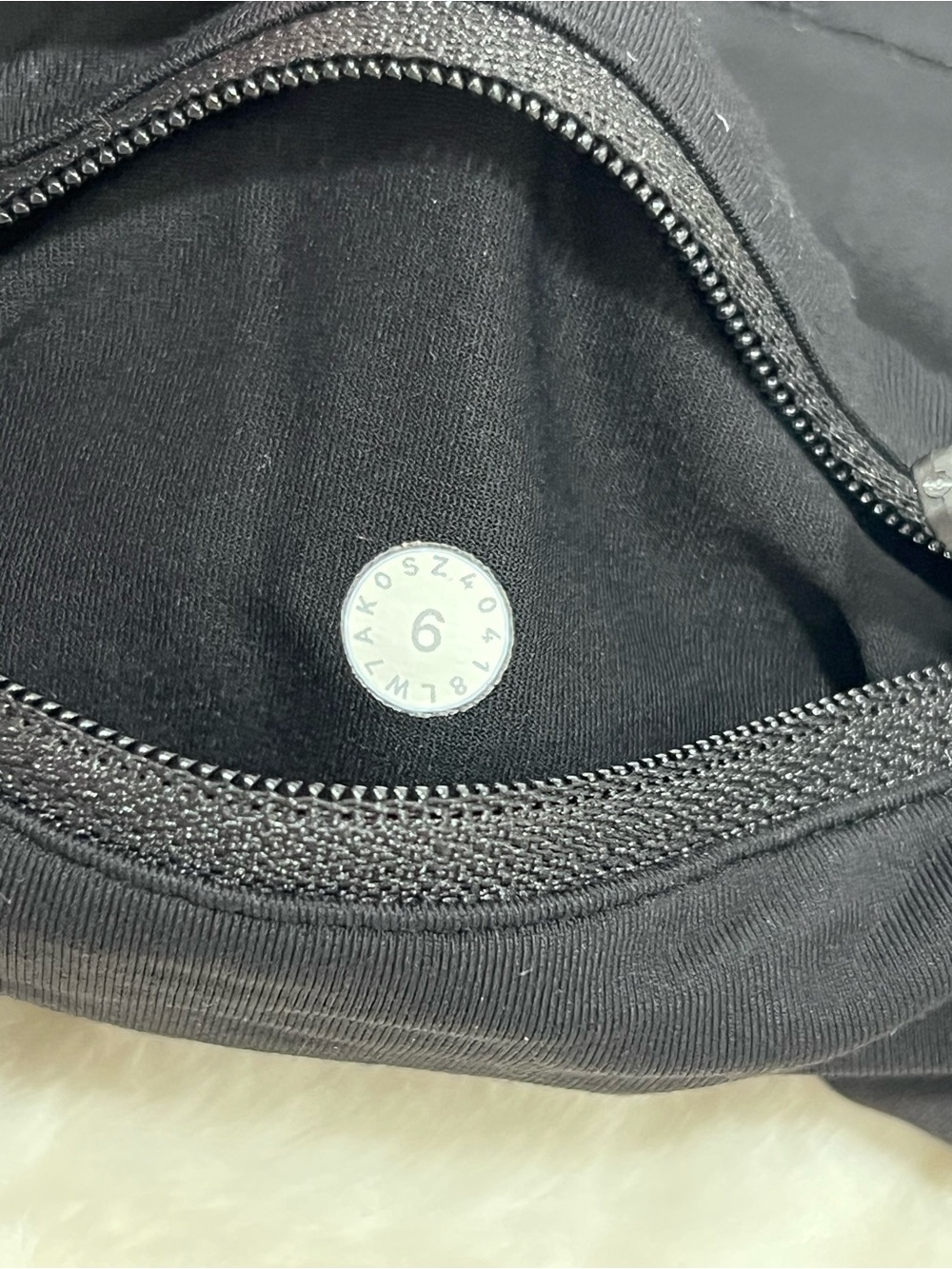 Lululemon Speed Up Shorts - Picture 4 of 4